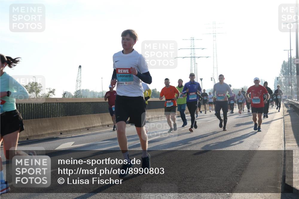 03.10.2025 - Köhlbrandbrückenlauf Luisa Fischer http://msf.ph/oto/8990803 03.10.2025 10:15:16 Position 3 3111, 1 meine-sportfotos.de