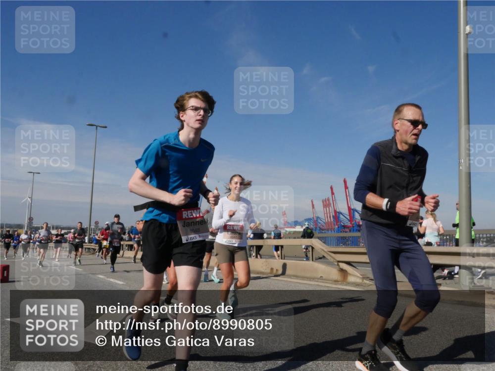 03.10.2025 - Köhlbrandbrückenlauf Matties Gatica Varas http://msf.ph/oto/8990805 03.10.2025 12:41:01 Position 2 5048, 4247 meine-sportfotos.de