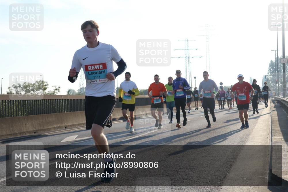 03.10.2025 - Köhlbrandbrückenlauf Luisa Fischer http://msf.ph/oto/8990806 03.10.2025 10:15:16 Position 3 3111, 1 meine-sportfotos.de