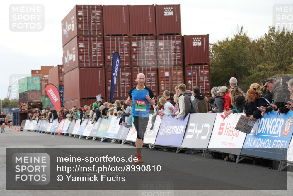 03.10.2025 - Köhlbrandbrückenlauf Yannick Fuchs http://msf.ph/oto/8990810 03.10.2025 16:02:21 Ziel 7171, 9115, 9409 meine-sportfotos.de
