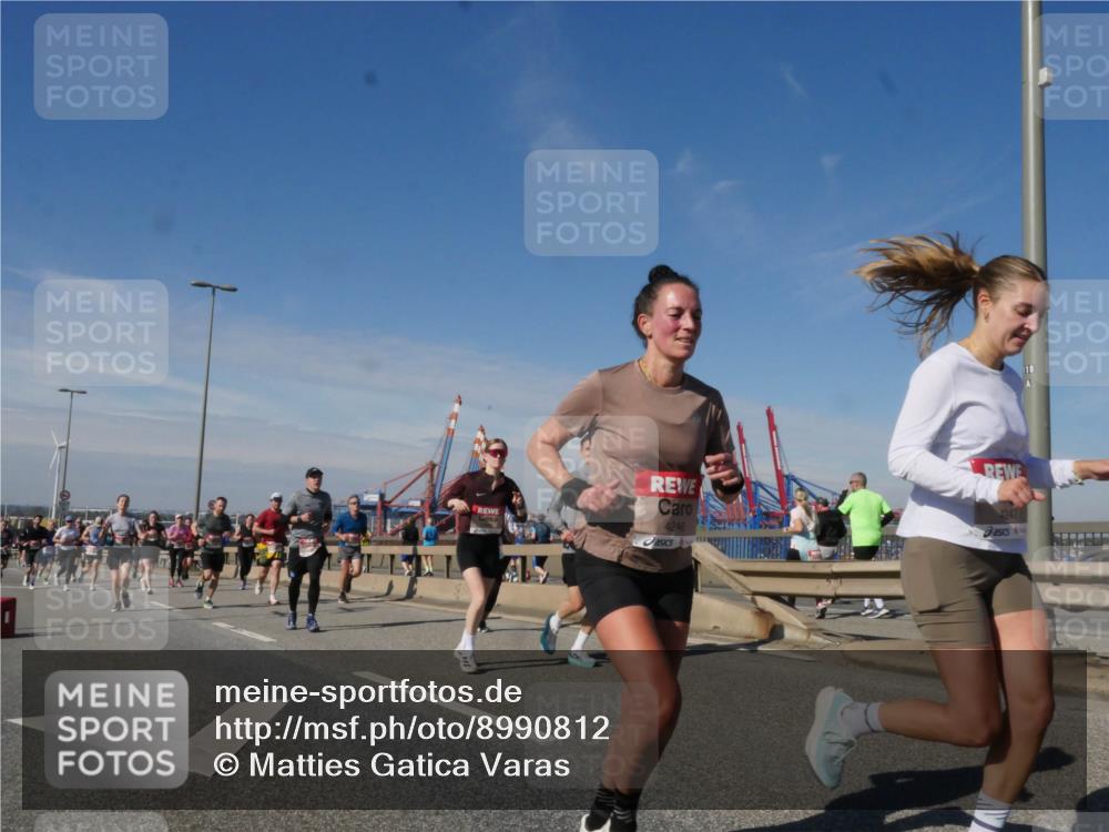 03.10.2025 - Köhlbrandbrückenlauf Matties Gatica Varas http://msf.ph/oto/8990812 03.10.2025 12:41:02 Position 2 4246, 4247 meine-sportfotos.de