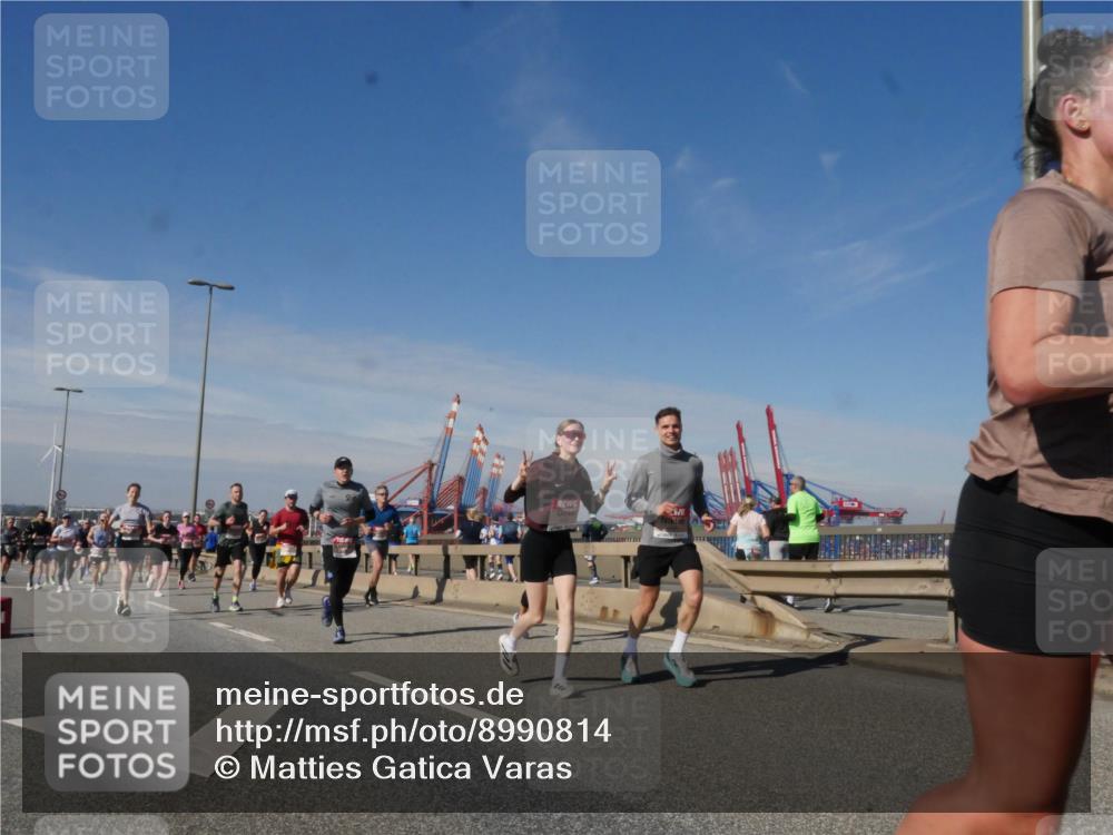 03.10.2025 - Köhlbrandbrückenlauf Matties Gatica Varas http://msf.ph/oto/8990814 03.10.2025 12:41:02 Position 2  meine-sportfotos.de