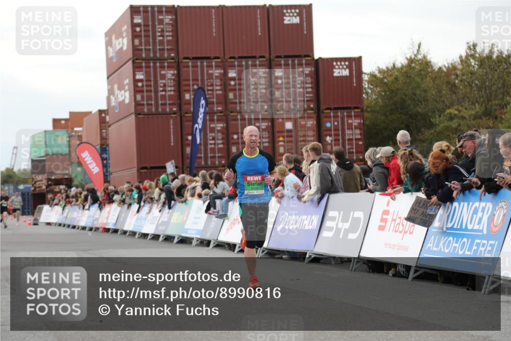 03.10.2025 - Köhlbrandbrückenlauf Yannick Fuchs http://msf.ph/oto/8990816 03.10.2025 16:02:21 Ziel 7171, 9115, 9409 meine-sportfotos.de