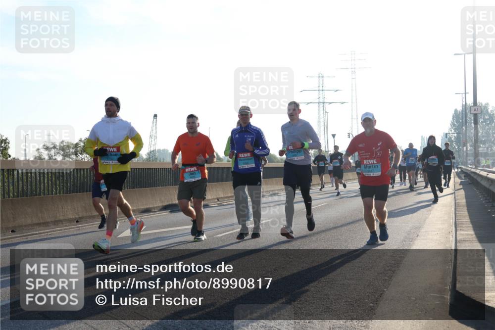 03.10.2025 - Köhlbrandbrückenlauf Luisa Fischer http://msf.ph/oto/8990817 03.10.2025 10:15:18 Position 3 1702, 1, 1477 meine-sportfotos.de