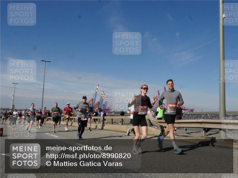 03.10.2025 - Köhlbrandbrückenlauf Matties Gatica Varas http://msf.ph/oto/8990820 03.10.2025 12:41:03 Position 2 4490 meine-sportfotos.de