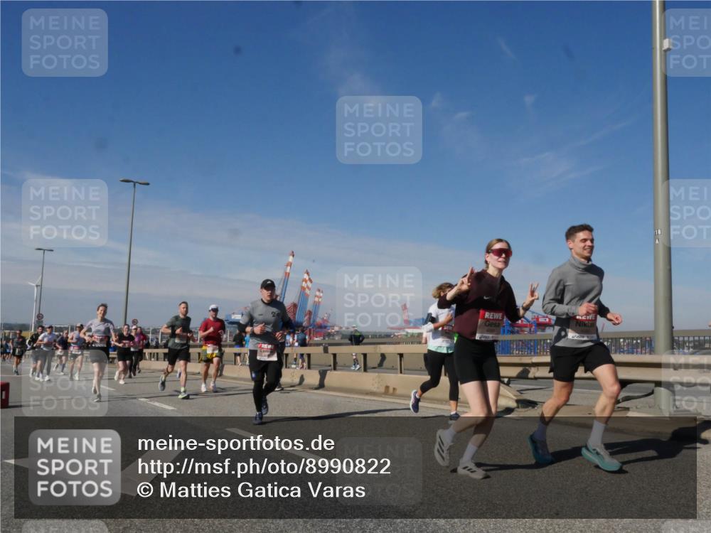 03.10.2025 - Köhlbrandbrückenlauf Matties Gatica Varas http://msf.ph/oto/8990822 03.10.2025 12:41:03 Position 2  meine-sportfotos.de