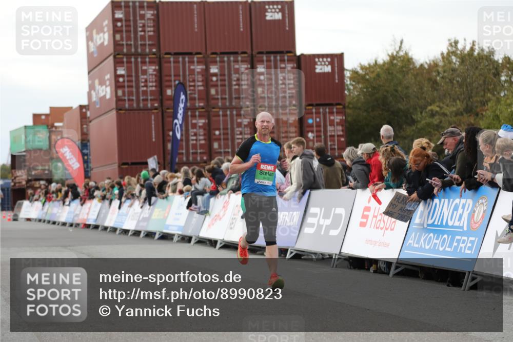 03.10.2025 - Köhlbrandbrückenlauf Yannick Fuchs http://msf.ph/oto/8990823 03.10.2025 16:02:22 Ziel 7110, 7171, 9409 meine-sportfotos.de