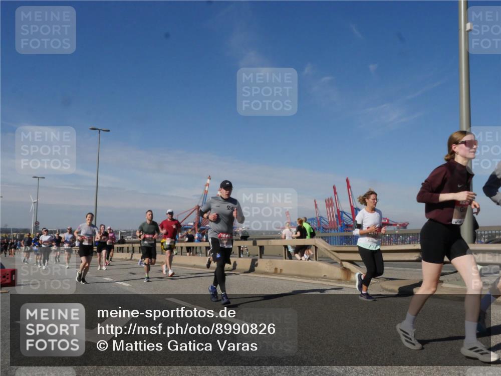 03.10.2025 - Köhlbrandbrückenlauf Matties Gatica Varas http://msf.ph/oto/8990826 03.10.2025 12:41:04 Position 2 29 meine-sportfotos.de