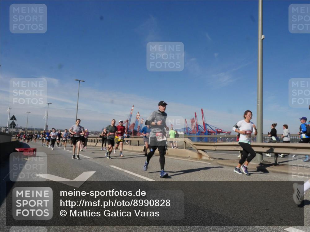 03.10.2025 - Köhlbrandbrückenlauf Matties Gatica Varas http://msf.ph/oto/8990828 03.10.2025 12:41:04 Position 2  meine-sportfotos.de