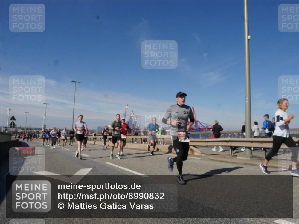 03.10.2025 - Köhlbrandbrückenlauf Matties Gatica Varas http://msf.ph/oto/8990832 03.10.2025 12:41:05 Position 2 29 meine-sportfotos.de