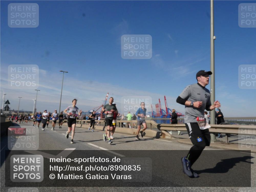 03.10.2025 - Köhlbrandbrückenlauf Matties Gatica Varas http://msf.ph/oto/8990835 03.10.2025 12:41:05 Position 2  meine-sportfotos.de