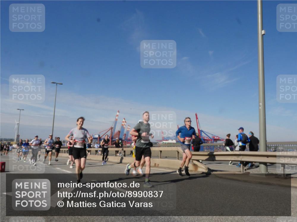 03.10.2025 - Köhlbrandbrückenlauf Matties Gatica Varas http://msf.ph/oto/8990837 03.10.2025 12:41:06 Position 2  meine-sportfotos.de