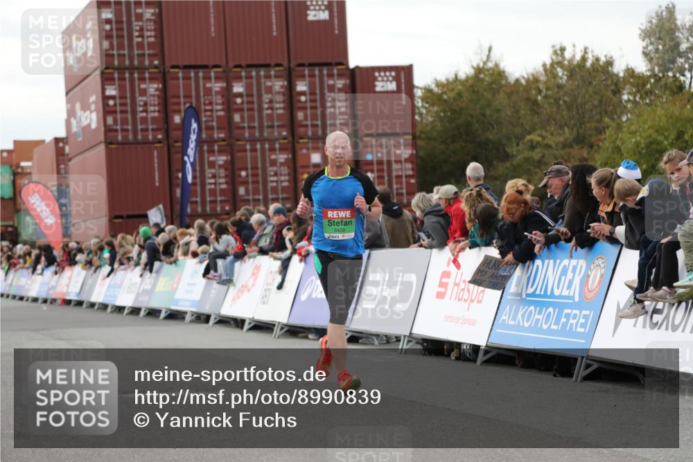 03.10.2025 - Köhlbrandbrückenlauf Yannick Fuchs http://msf.ph/oto/8990839 03.10.2025 16:02:22 Ziel 7110, 7171, 9409 meine-sportfotos.de