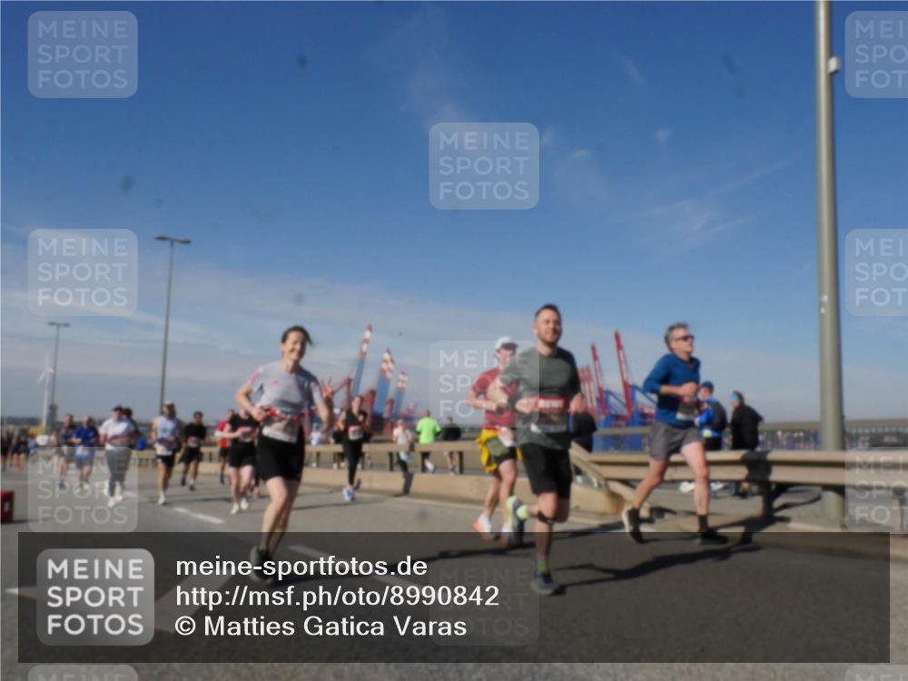 03.10.2025 - Köhlbrandbrückenlauf Matties Gatica Varas http://msf.ph/oto/8990842 03.10.2025 12:41:06 Position 2  meine-sportfotos.de