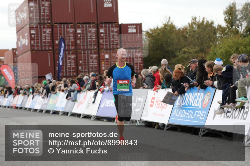 03.10.2025 - Köhlbrandbrückenlauf Yannick Fuchs http://msf.ph/oto/8990843 03.10.2025 16:02:22 Ziel 7110, 7171, 9409 meine-sportfotos.de