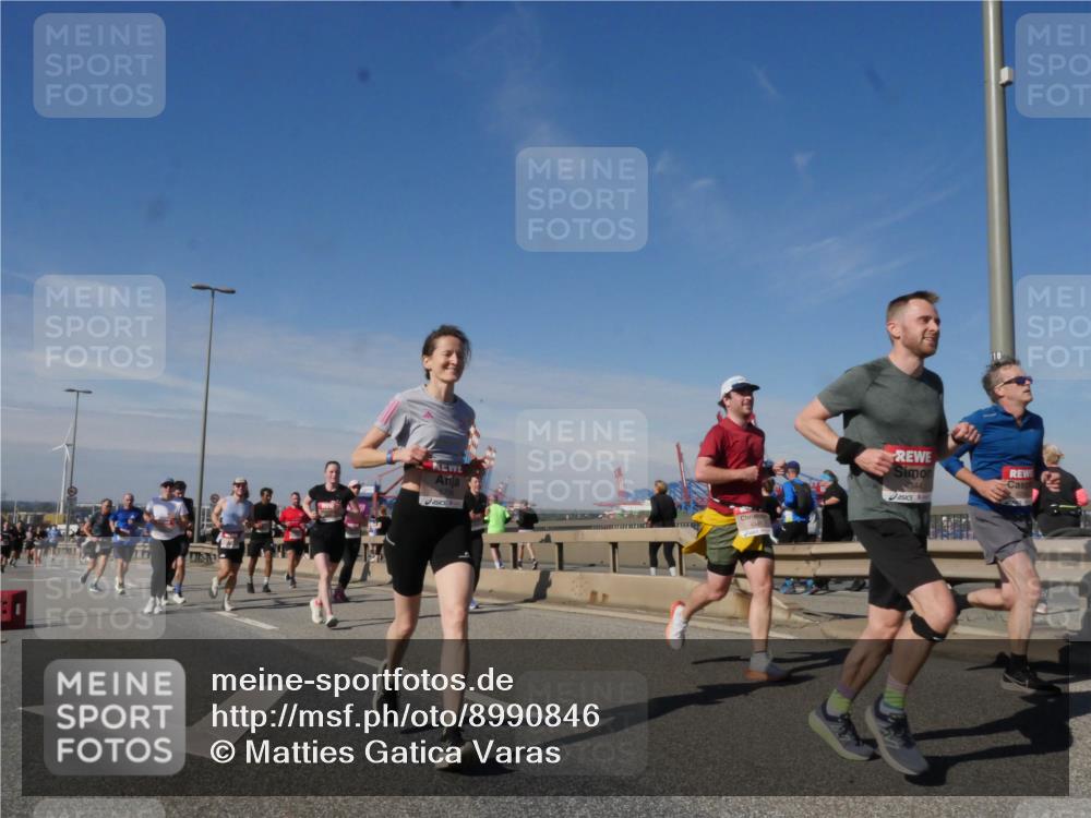 03.10.2025 - Köhlbrandbrückenlauf Matties Gatica Varas http://msf.ph/oto/8990846 03.10.2025 12:41:06 Position 2 544, 4344 meine-sportfotos.de