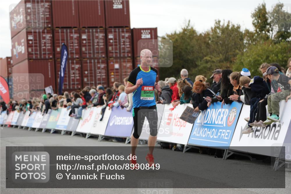 03.10.2025 - Köhlbrandbrückenlauf Yannick Fuchs http://msf.ph/oto/8990849 03.10.2025 16:02:22 Ziel 7110, 7171, 9409 meine-sportfotos.de