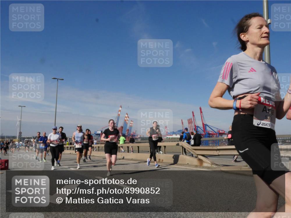 03.10.2025 - Köhlbrandbrückenlauf Matties Gatica Varas http://msf.ph/oto/8990852 03.10.2025 12:41:07 Position 2 57 meine-sportfotos.de