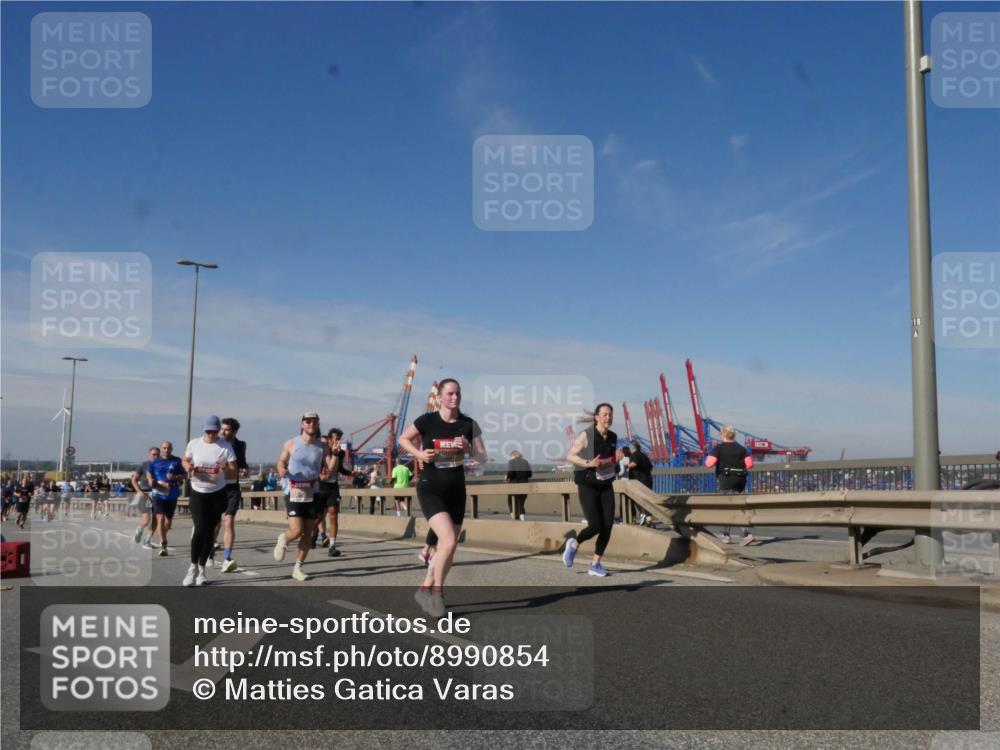 03.10.2025 - Köhlbrandbrückenlauf Matties Gatica Varas http://msf.ph/oto/8990854 03.10.2025 12:41:08 Position 2  meine-sportfotos.de