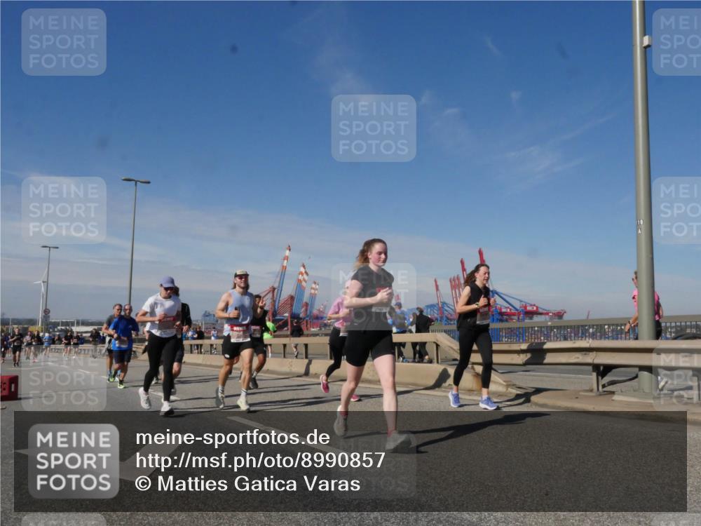 03.10.2025 - Köhlbrandbrückenlauf Matties Gatica Varas http://msf.ph/oto/8990857 03.10.2025 12:41:08 Position 2 118 meine-sportfotos.de
