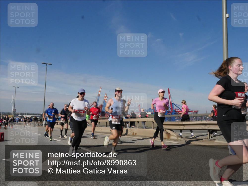 03.10.2025 - Köhlbrandbrückenlauf Matties Gatica Varas http://msf.ph/oto/8990863 03.10.2025 12:41:09 Position 2  meine-sportfotos.de
