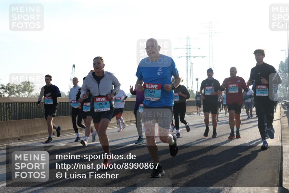03.10.2025 - Köhlbrandbrückenlauf Luisa Fischer http://msf.ph/oto/8990867 03.10.2025 10:15:24 Position 3 3625, 3250, 1089 meine-sportfotos.de