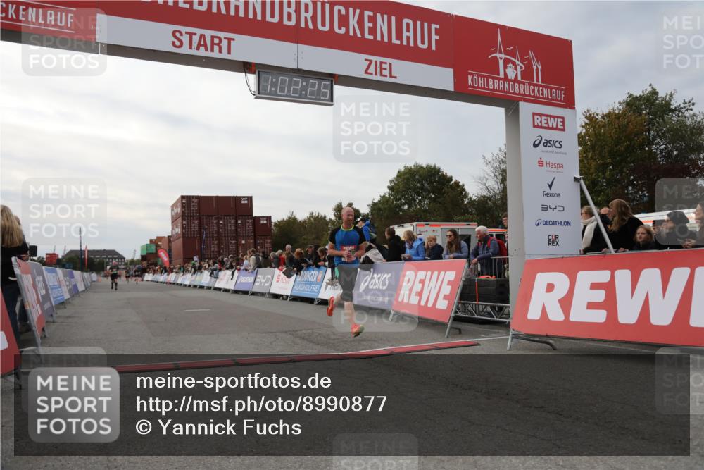 03.10.2025 - Köhlbrandbrückenlauf Yannick Fuchs http://msf.ph/oto/8990877 03.10.2025 16:02:23 Ziel 7110, 7111, 7171, 9409 meine-sportfotos.de