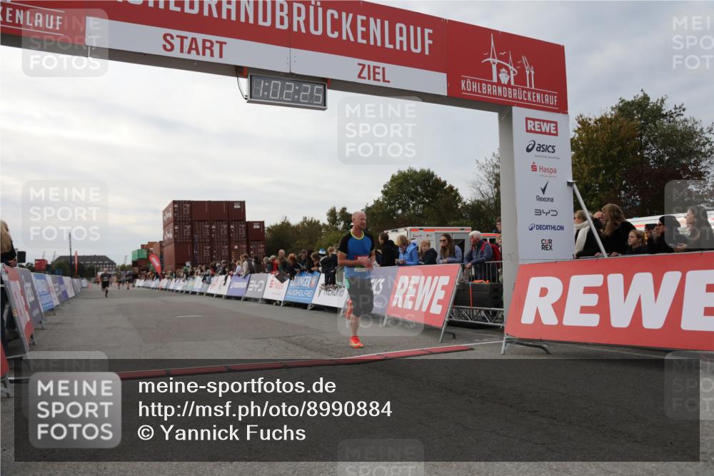 03.10.2025 - Köhlbrandbrückenlauf Yannick Fuchs http://msf.ph/oto/8990884 03.10.2025 16:02:23 Ziel 7110, 7111, 7171, 9409 meine-sportfotos.de