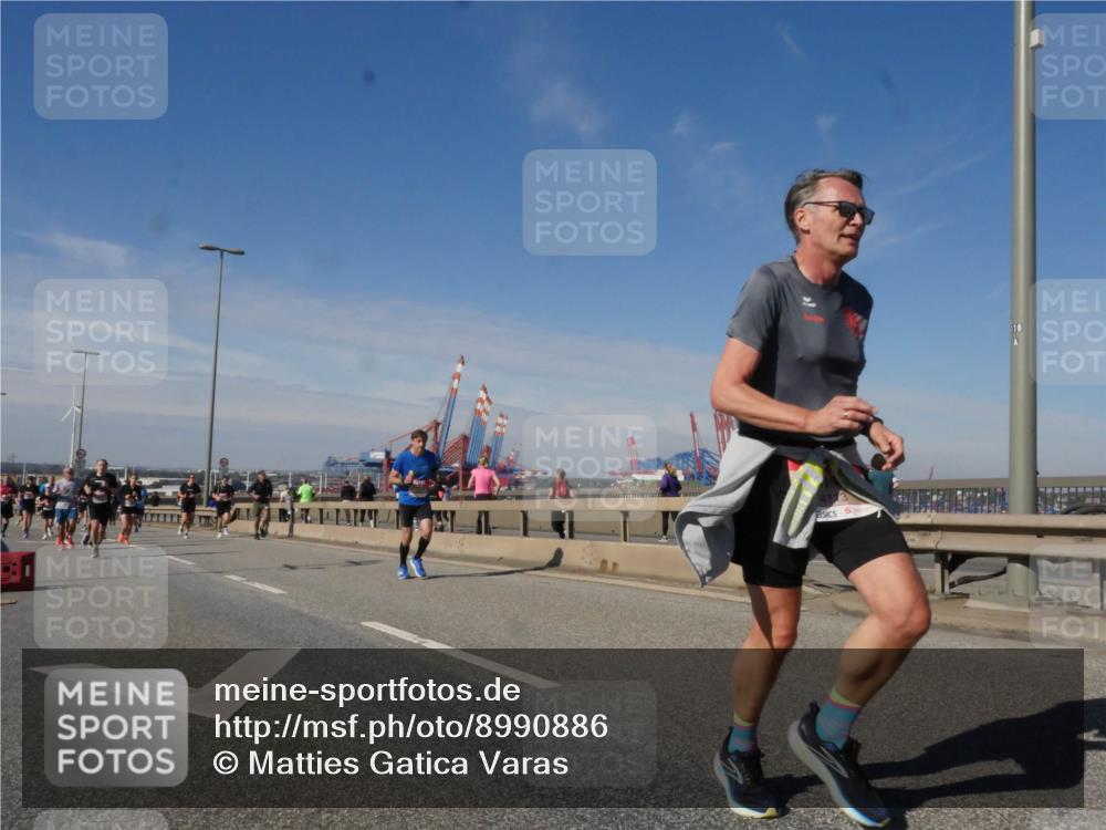 03.10.2025 - Köhlbrandbrückenlauf Matties Gatica Varas http://msf.ph/oto/8990886 03.10.2025 12:41:13 Position 2  meine-sportfotos.de