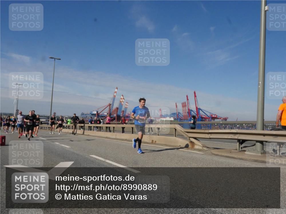 03.10.2025 - Köhlbrandbrückenlauf Matties Gatica Varas http://msf.ph/oto/8990889 03.10.2025 12:41:15 Position 2  meine-sportfotos.de
