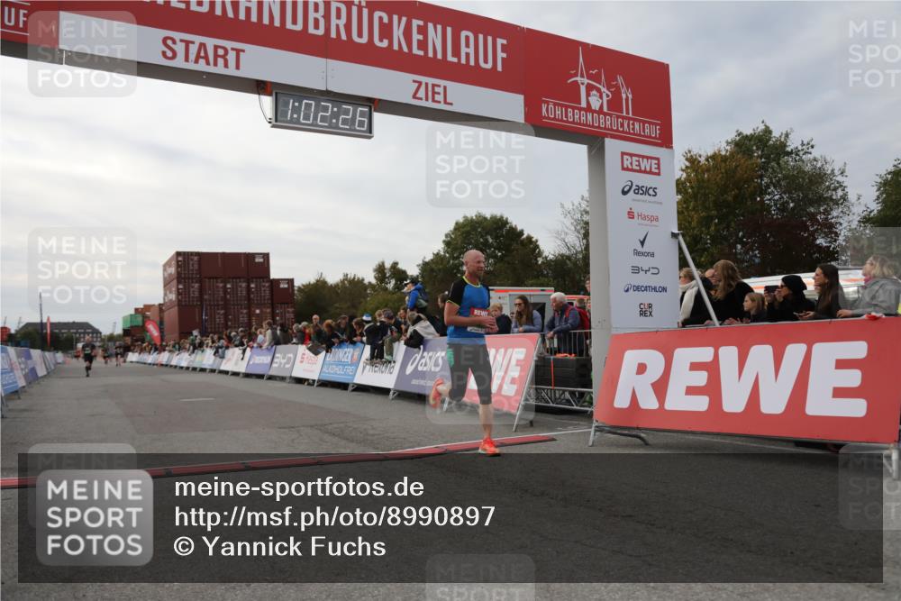 03.10.2025 - Köhlbrandbrückenlauf Yannick Fuchs http://msf.ph/oto/8990897 03.10.2025 16:02:24 Ziel 7110, 7111, 7171, 9409 meine-sportfotos.de