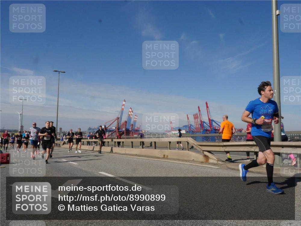 03.10.2025 - Köhlbrandbrückenlauf Matties Gatica Varas http://msf.ph/oto/8990899 03.10.2025 12:41:16 Position 2 118 meine-sportfotos.de