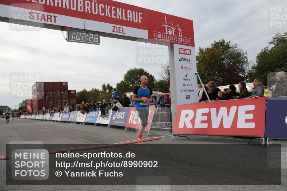 03.10.2025 - Köhlbrandbrückenlauf Yannick Fuchs http://msf.ph/oto/8990902 03.10.2025 16:02:24 Ziel 7110, 7111, 7171, 9409 meine-sportfotos.de