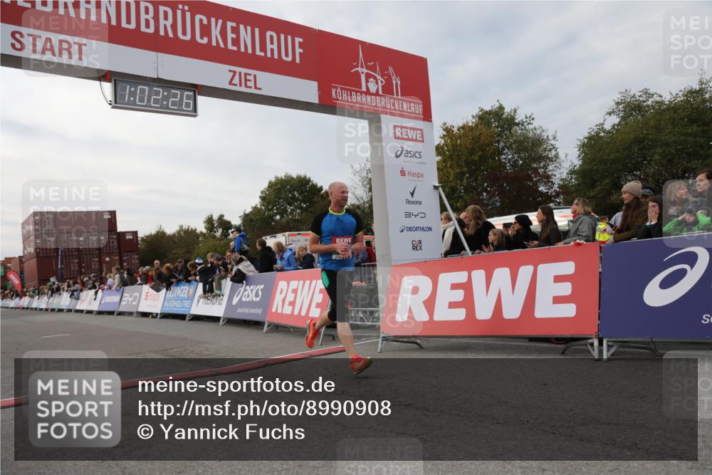 03.10.2025 - Köhlbrandbrückenlauf Yannick Fuchs http://msf.ph/oto/8990908 03.10.2025 16:02:24 Ziel 7110, 7111, 7171, 9409 meine-sportfotos.de