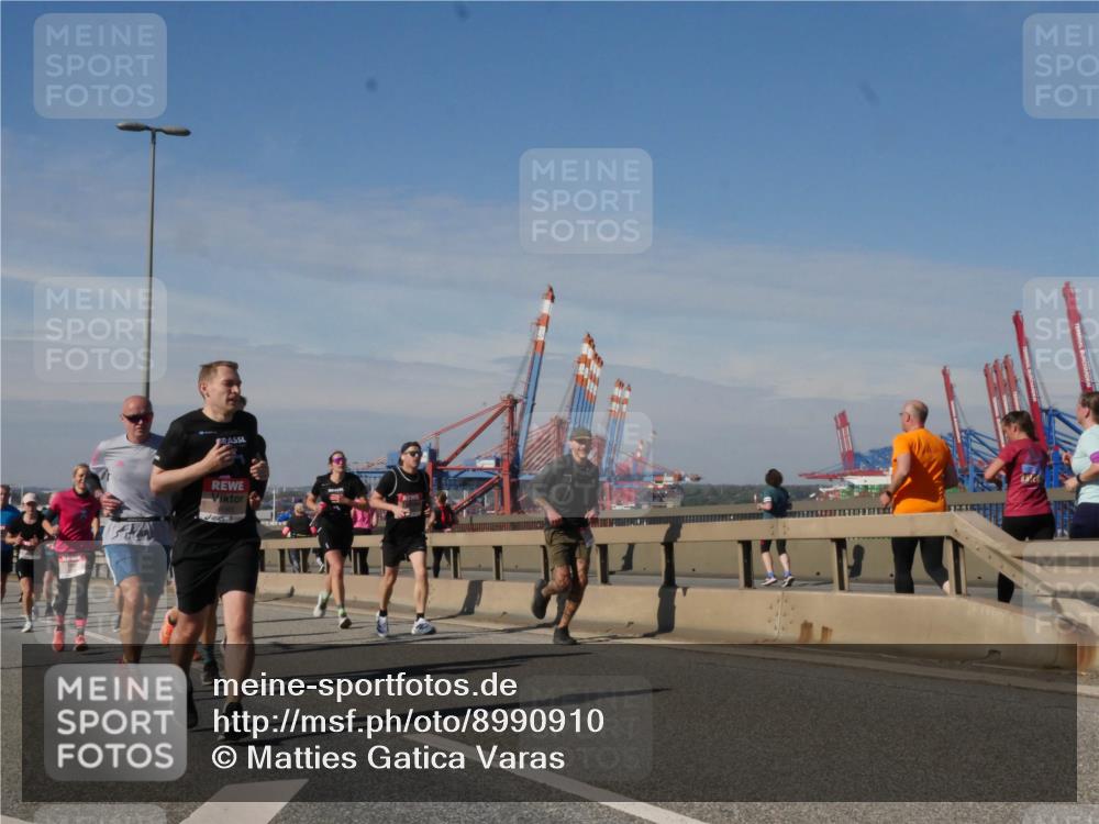 03.10.2025 - Köhlbrandbrückenlauf Matties Gatica Varas http://msf.ph/oto/8990910 03.10.2025 12:41:17 Position 2  meine-sportfotos.de