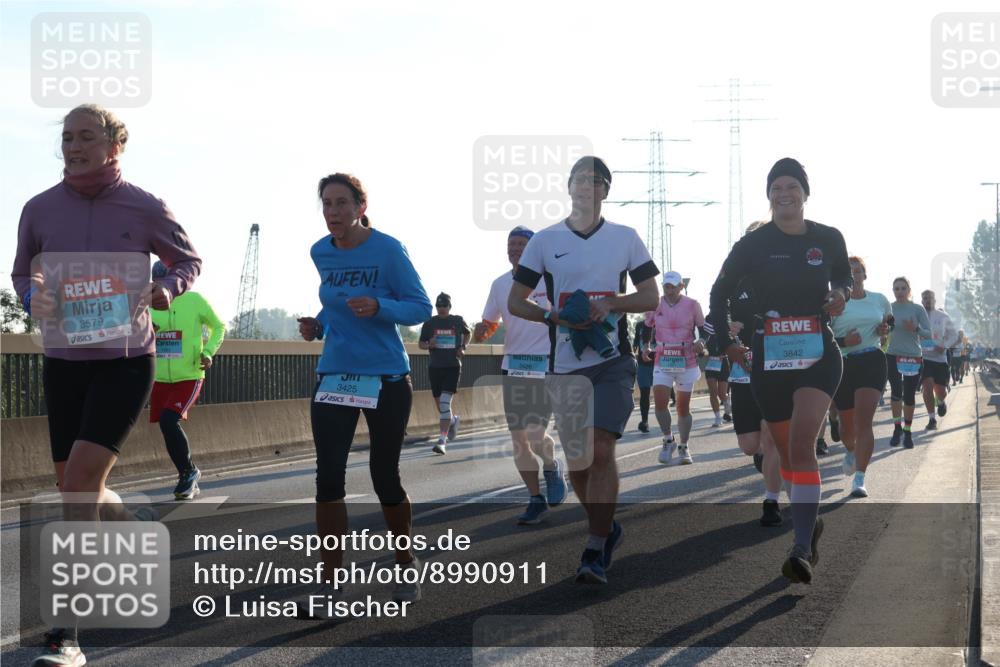 03.10.2025 - Köhlbrandbrückenlauf Luisa Fischer http://msf.ph/oto/8990911 03.10.2025 10:15:30 Position 3 3579, 3425, 3842, 3426 meine-sportfotos.de