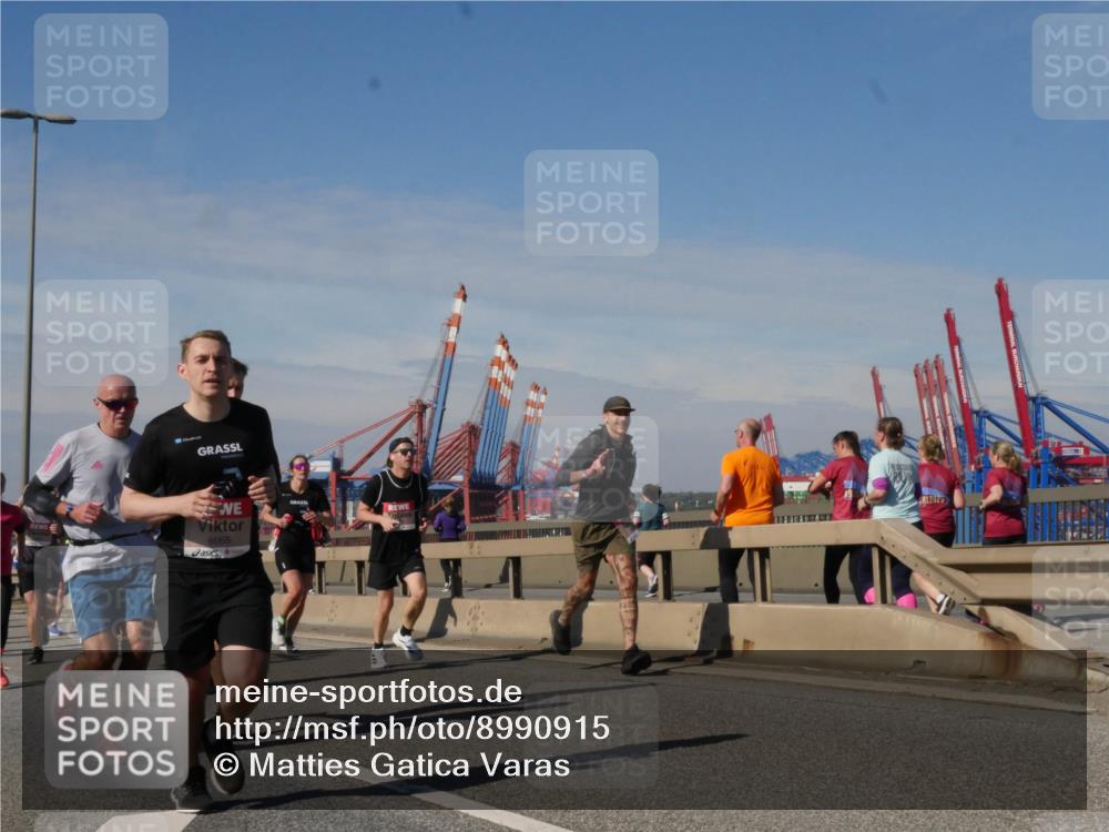 03.10.2025 - Köhlbrandbrückenlauf Matties Gatica Varas http://msf.ph/oto/8990915 03.10.2025 12:41:18 Position 2 6065, 2025 meine-sportfotos.de