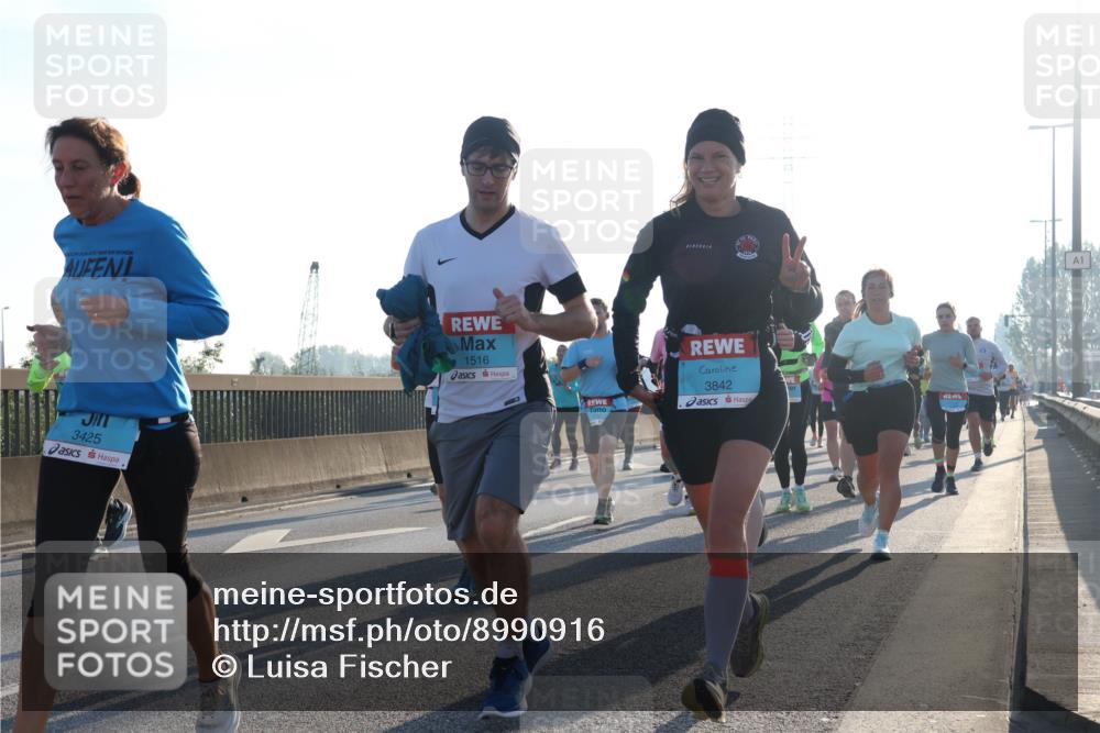 03.10.2025 - Köhlbrandbrückenlauf Luisa Fischer http://msf.ph/oto/8990916 03.10.2025 10:15:30 Position 3 1516, 3425, 3842, 1 meine-sportfotos.de
