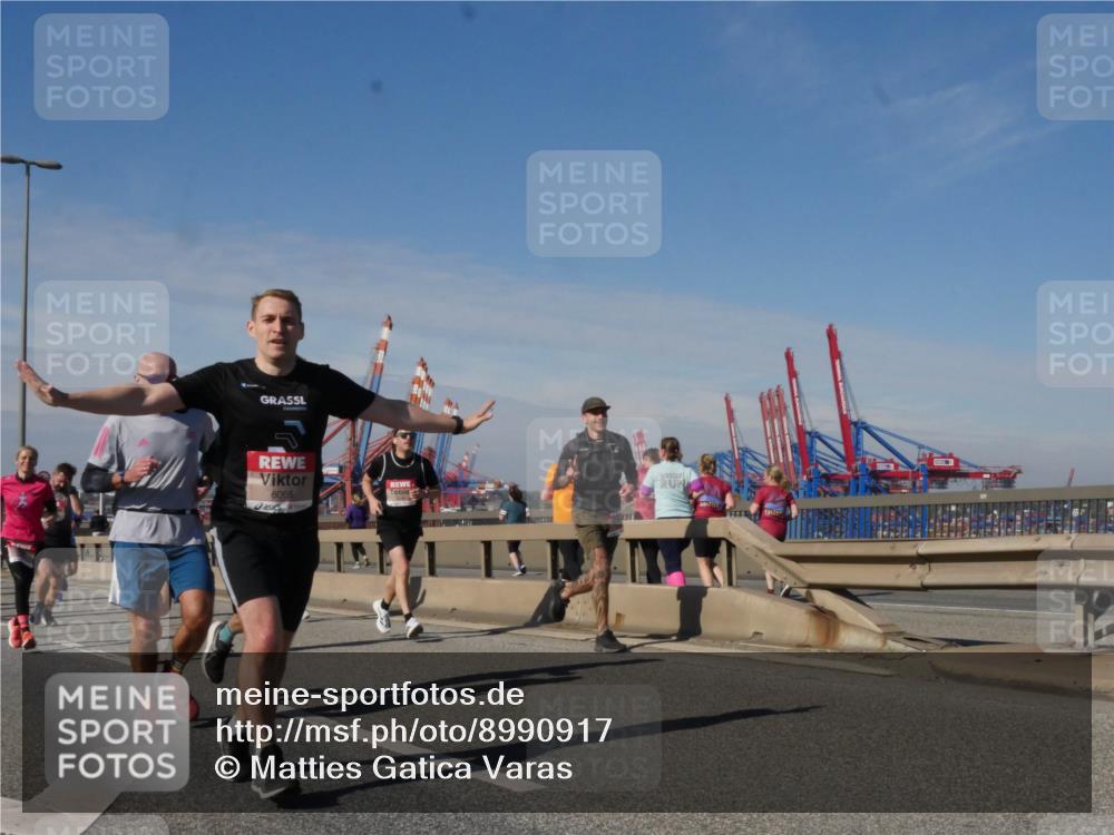03.10.2025 - Köhlbrandbrückenlauf Matties Gatica Varas http://msf.ph/oto/8990917 03.10.2025 12:41:18 Position 2 6065 meine-sportfotos.de