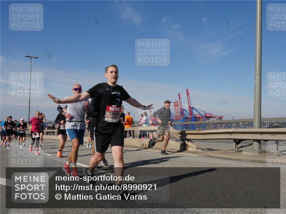 03.10.2025 - Köhlbrandbrückenlauf Matties Gatica Varas http://msf.ph/oto/8990921 03.10.2025 12:41:19 Position 2 6065 meine-sportfotos.de