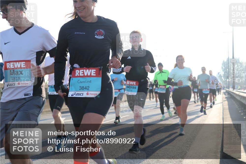 03.10.2025 - Köhlbrandbrückenlauf Luisa Fischer http://msf.ph/oto/8990922 03.10.2025 10:15:31 Position 3 1516, 1910, 3842, 8516 meine-sportfotos.de