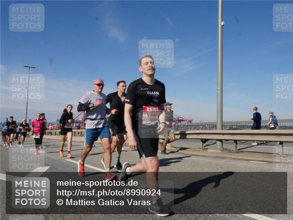 03.10.2025 - Köhlbrandbrückenlauf Matties Gatica Varas http://msf.ph/oto/8990924 03.10.2025 12:41:19 Position 2 27, 6065 meine-sportfotos.de