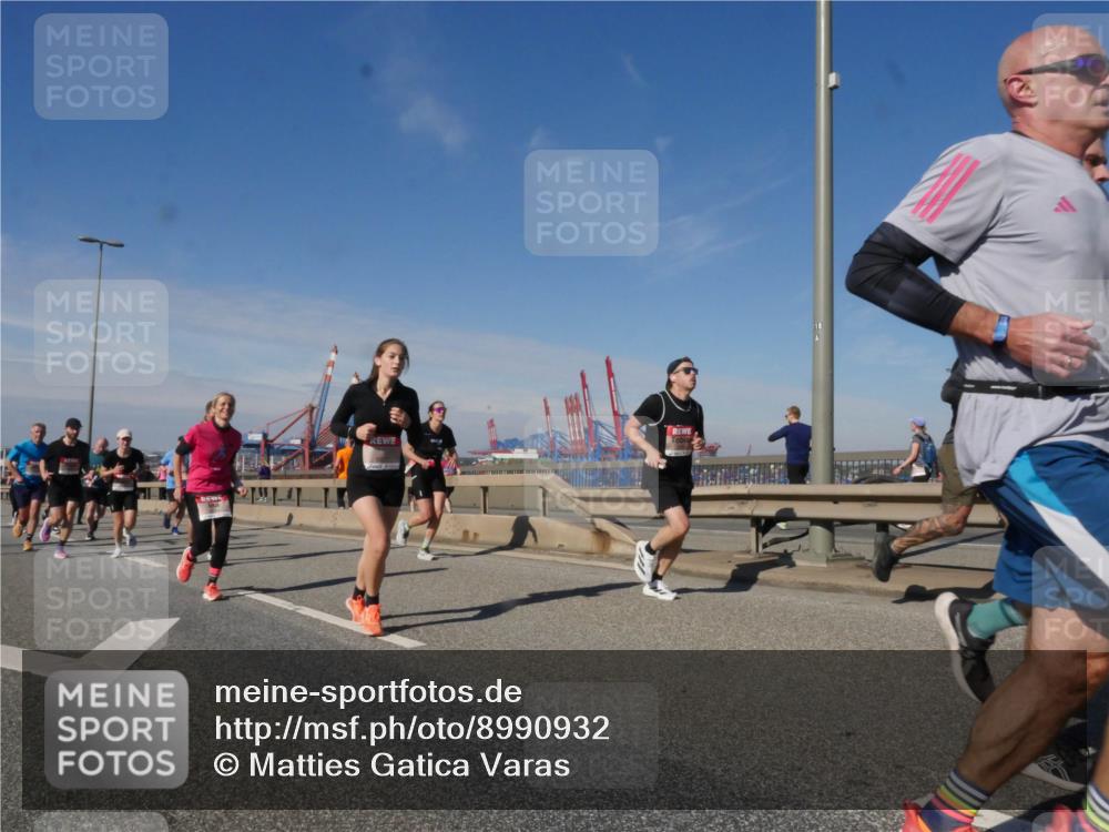 03.10.2025 - Köhlbrandbrückenlauf Matties Gatica Varas http://msf.ph/oto/8990932 03.10.2025 12:41:20 Position 2  meine-sportfotos.de