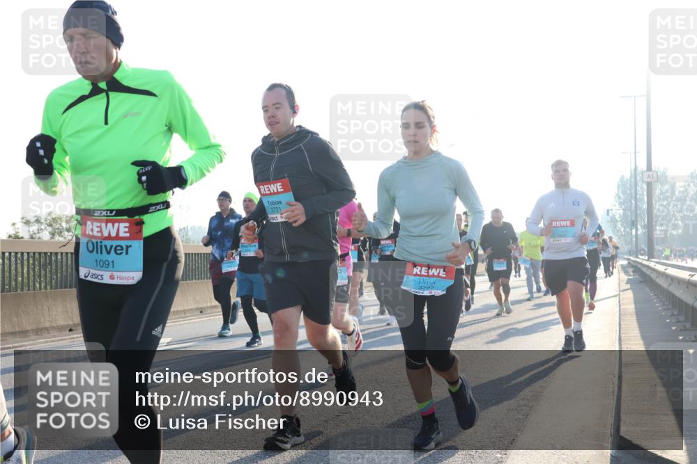 03.10.2025 - Köhlbrandbrückenlauf Luisa Fischer http://msf.ph/oto/8990943 03.10.2025 10:15:33 Position 3 1091, 3721, 3797 meine-sportfotos.de