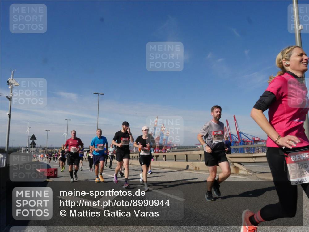03.10.2025 - Köhlbrandbrückenlauf Matties Gatica Varas http://msf.ph/oto/8990944 03.10.2025 12:41:22 Position 2 621 meine-sportfotos.de