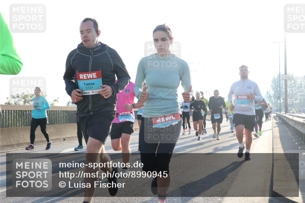 03.10.2025 - Köhlbrandbrückenlauf Luisa Fischer http://msf.ph/oto/8990945 03.10.2025 10:15:34 Position 3 3721, 1826, 3802 meine-sportfotos.de
