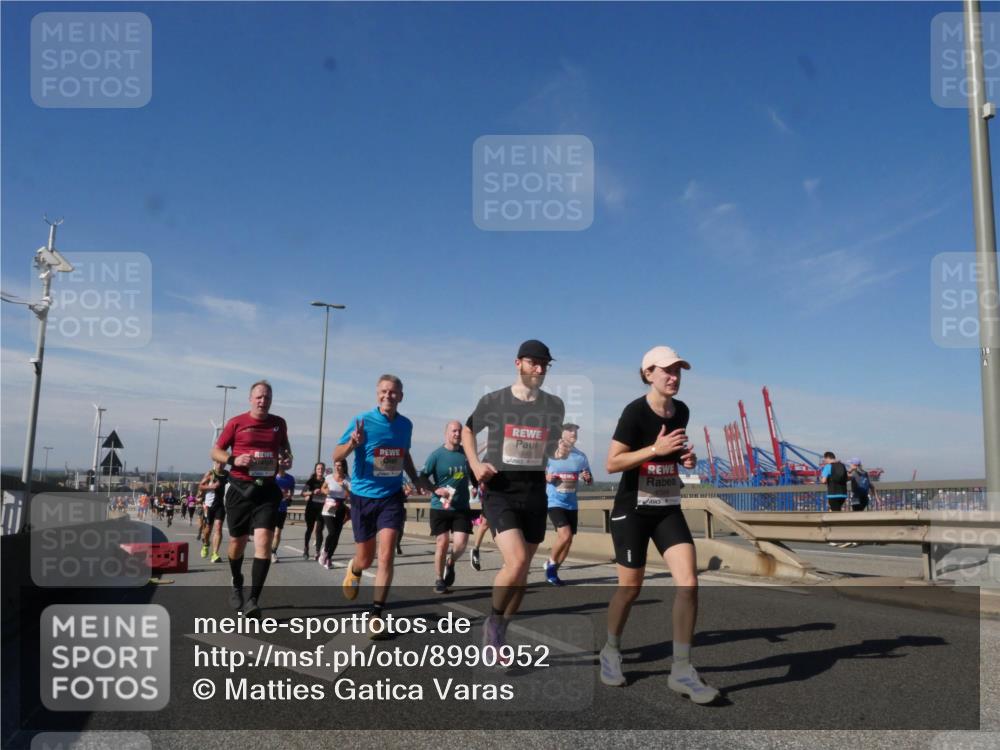 03.10.2025 - Köhlbrandbrückenlauf Matties Gatica Varas http://msf.ph/oto/8990952 03.10.2025 12:41:23 Position 2  meine-sportfotos.de