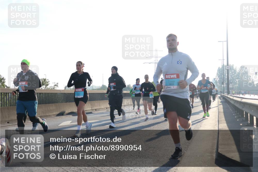 03.10.2025 - Köhlbrandbrückenlauf Luisa Fischer http://msf.ph/oto/8990954 03.10.2025 10:15:35 Position 3 3802 meine-sportfotos.de