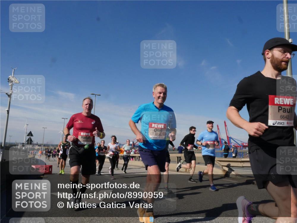 03.10.2025 - Köhlbrandbrückenlauf Matties Gatica Varas http://msf.ph/oto/8990959 03.10.2025 12:41:24 Position 2 4288, 6642 meine-sportfotos.de