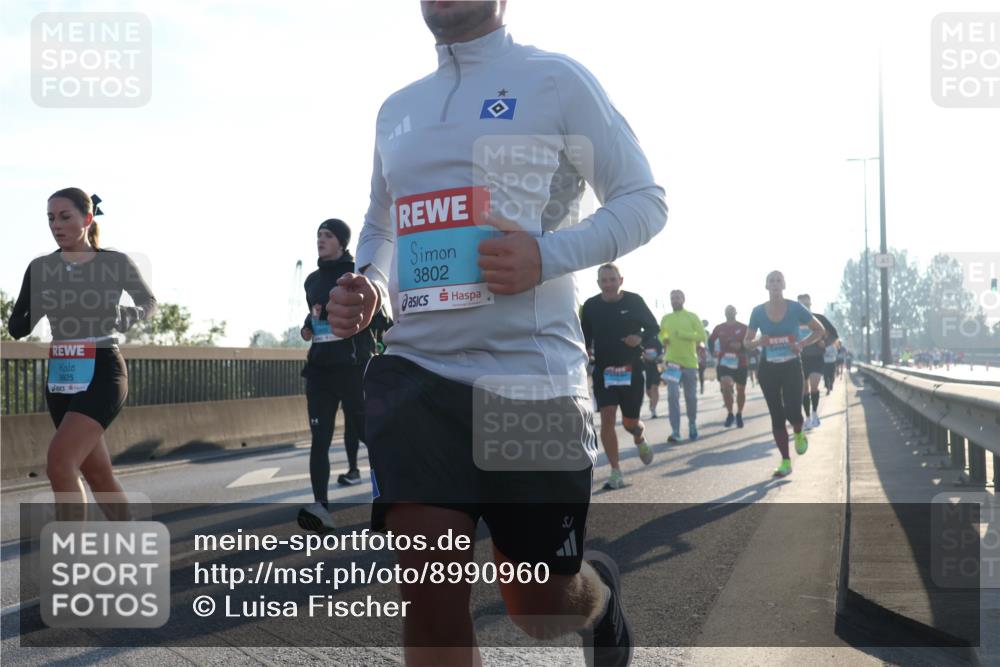 03.10.2025 - Köhlbrandbrückenlauf Luisa Fischer http://msf.ph/oto/8990960 03.10.2025 10:15:35 Position 3 3825, 3802 meine-sportfotos.de